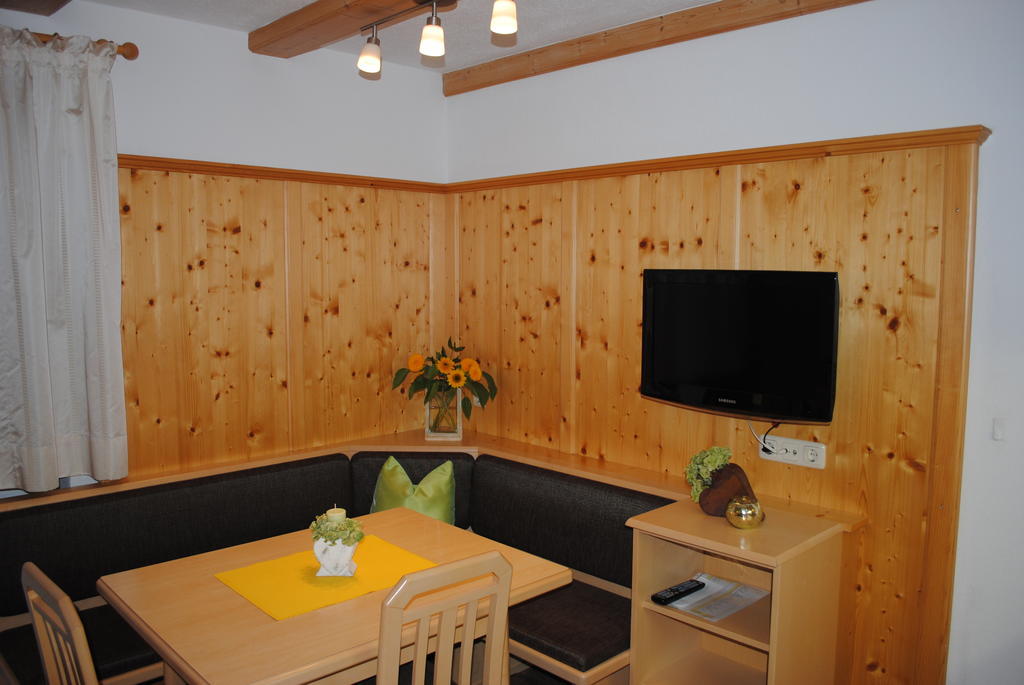 Haus Untergand Apartman Sankt Anton am Arlberg Szoba fotó