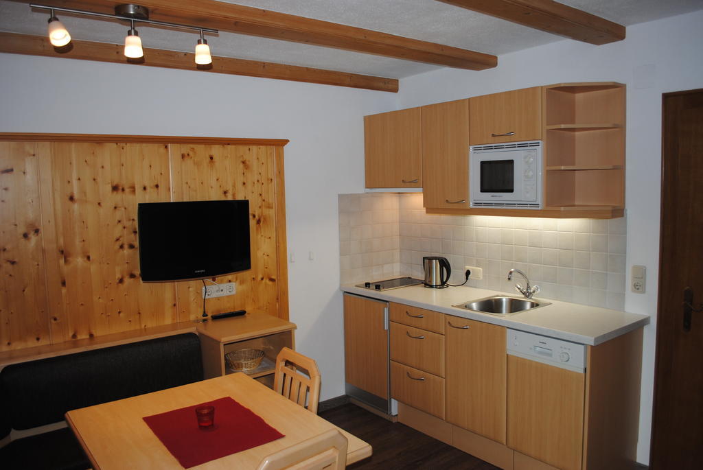 Haus Untergand Apartman Sankt Anton am Arlberg Szoba fotó