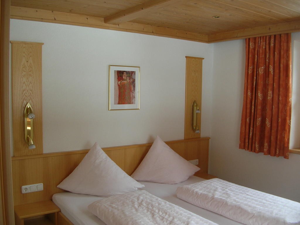 Haus Untergand Apartman Sankt Anton am Arlberg Szoba fotó